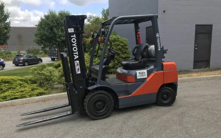 2017 Toyota 8FGU25 5,000 lbs Forklift