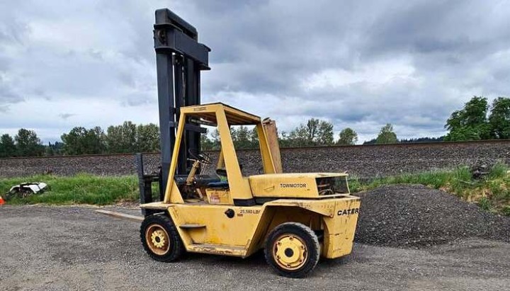 Caterpiller V160 25,500 lbs Forklift