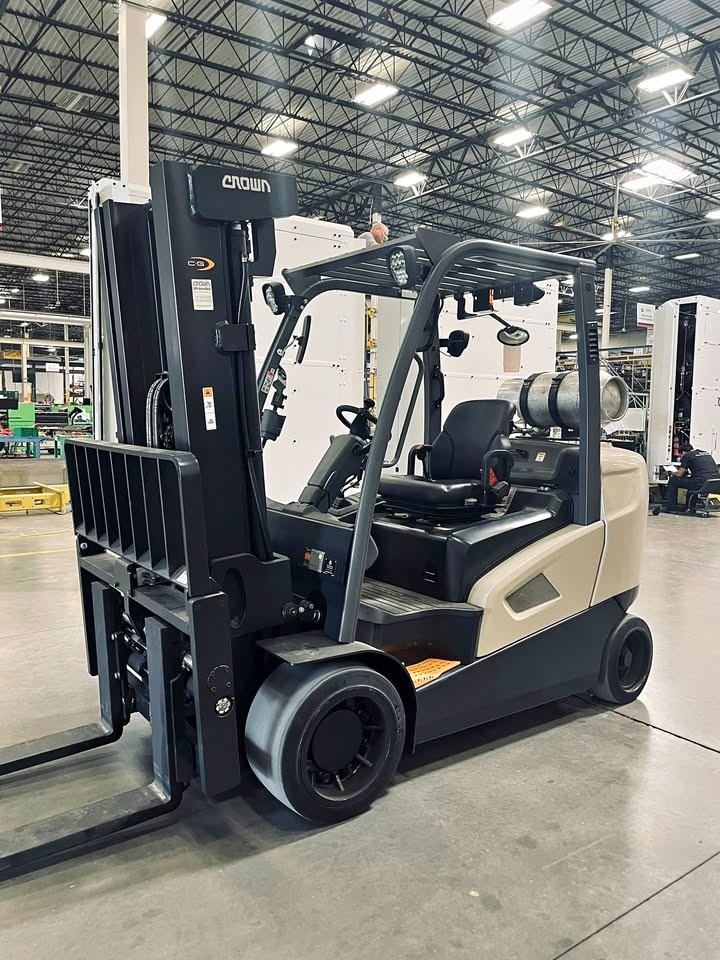 Crown CGC45S-9 10,000 lbs Forklift
