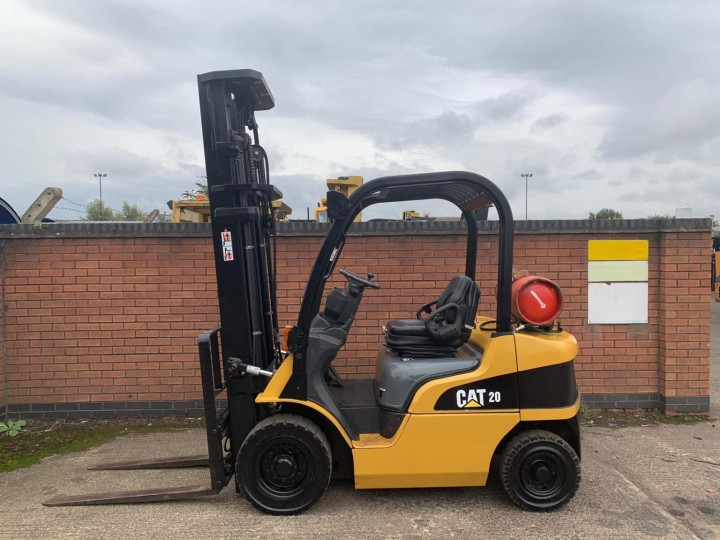 Forklift Cat 20 2,000-2,500 lbs