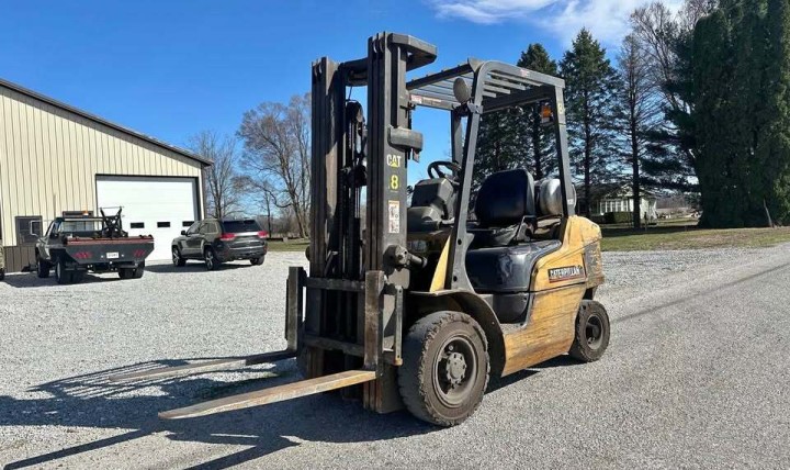 Caterpillar P5000 Forklift