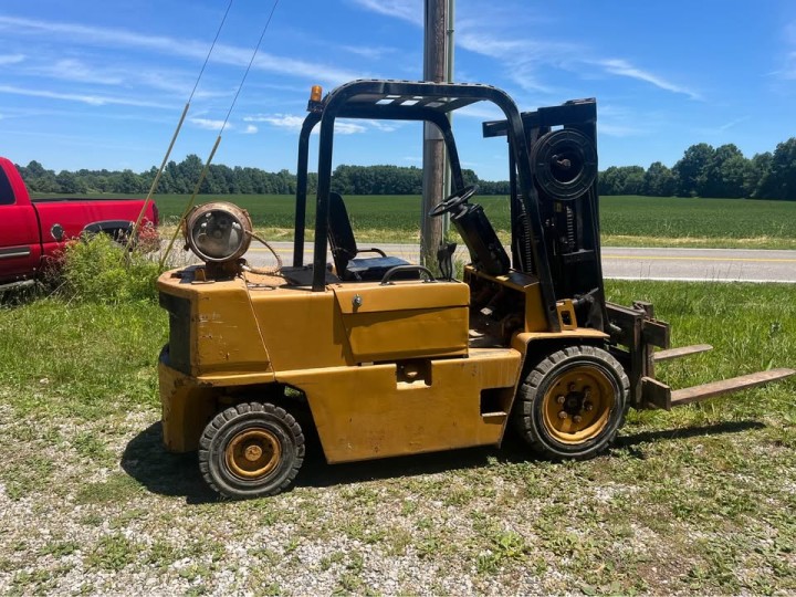 Forklift Cat DP60 6,000 lbs