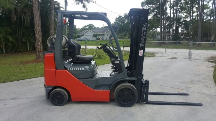 Toyota Forklift 8FGCU25 5,000 lbs