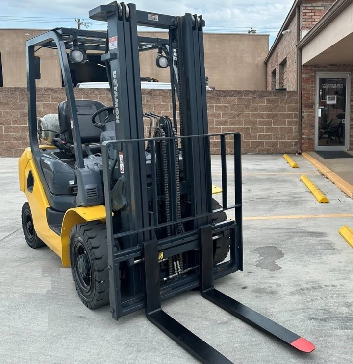 Forklift Komatsu FG25T-16 5,000 lbs