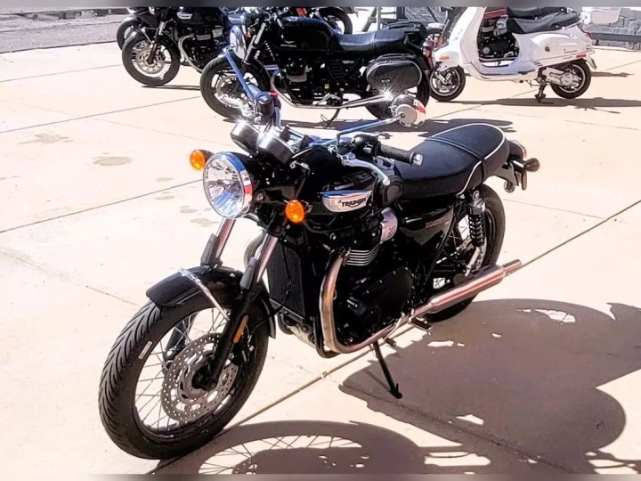 2023 Triumph Bonneville T100 Stealth Edition