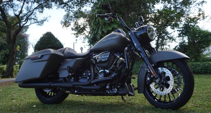 2018 Harley-Davidson Street Glide Milwaukee-Eight 107