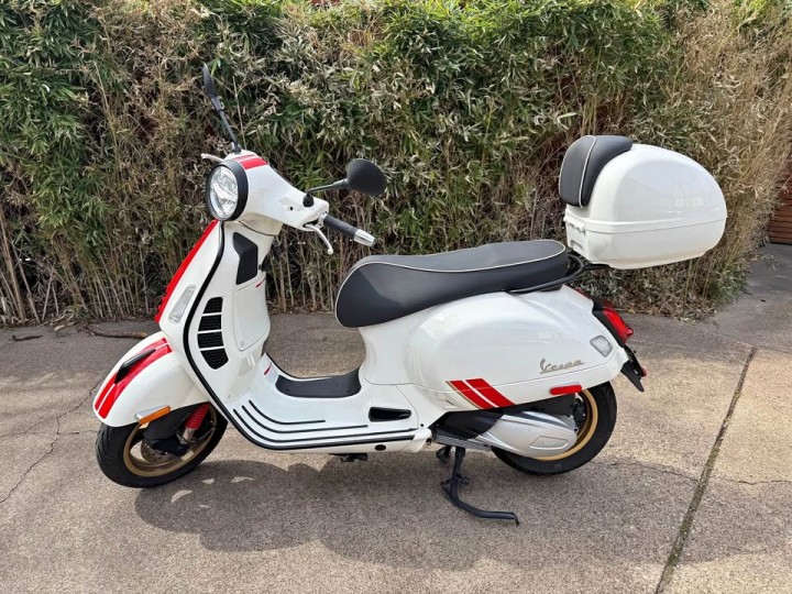 2021 Vespa 300 GTS HPE Racing 60s