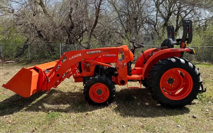 Kubota L3901 Compact Tractor Front Loader