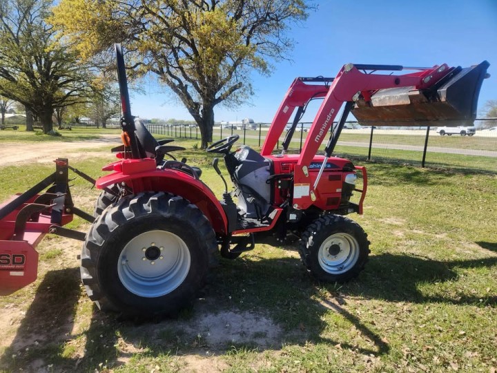 Tractor Mahindra 1626 HST