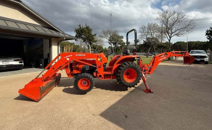 Kubota L3901 Backhoe