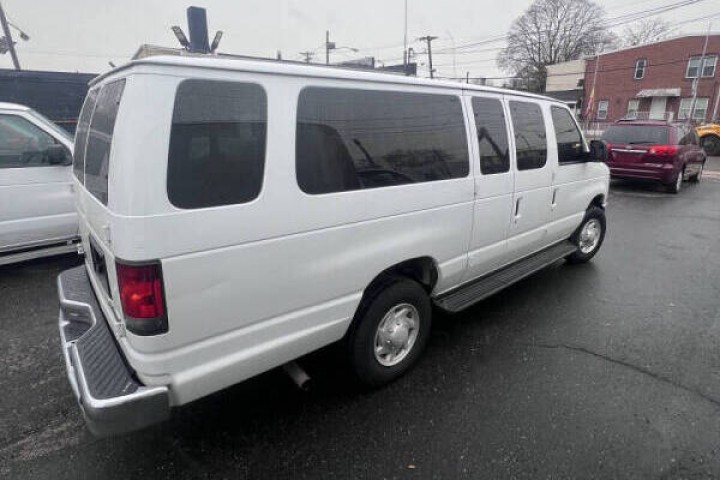 2013 Ford E-350 SD XLT