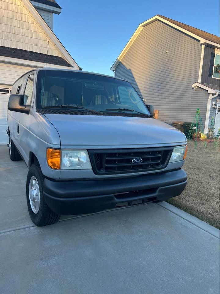 2006 Ford E-350 Super Duty Cargo Van Commercial Extended