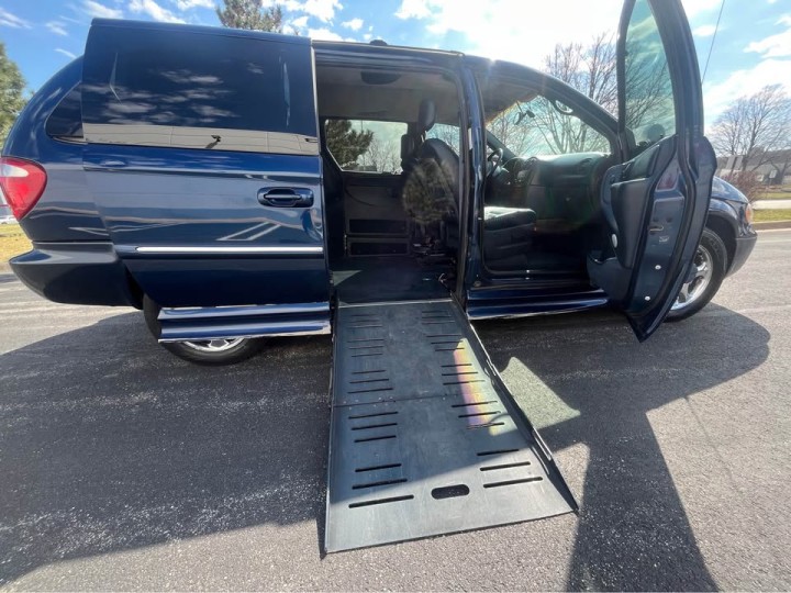 2002 Dodge Grand Caravan Handicap Van