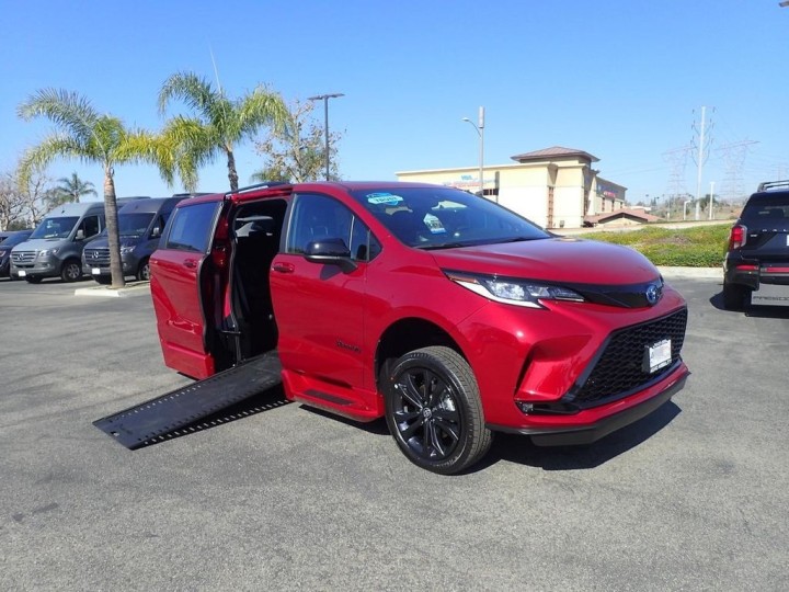 2021 Toyota Sienna Wheelchair Van