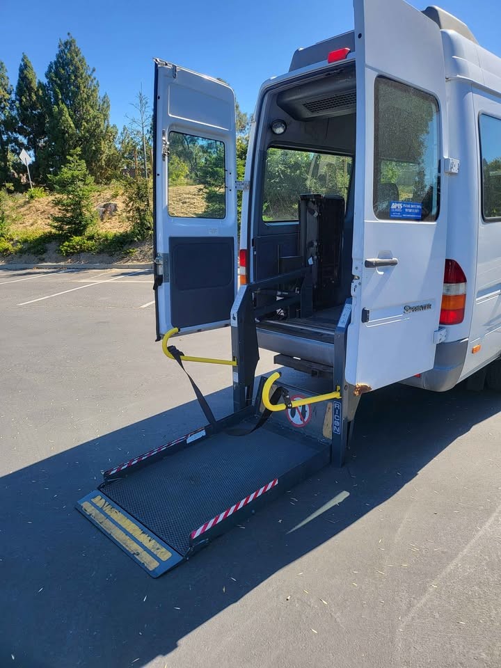 2004 Freightliner Sprinter 2500 Wheelchair Lift Van