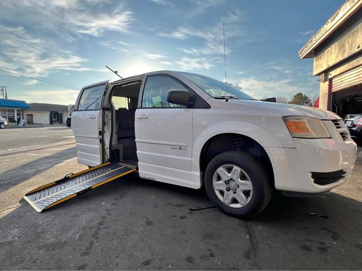 2010 Dodge Grand Caravan Handicap Wheelchair Van