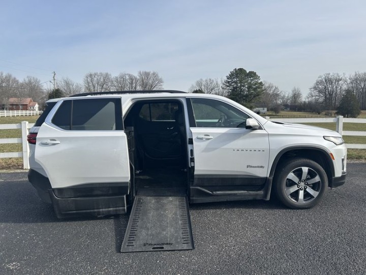 2020 Chevrolet Traverse Wheelchair Van