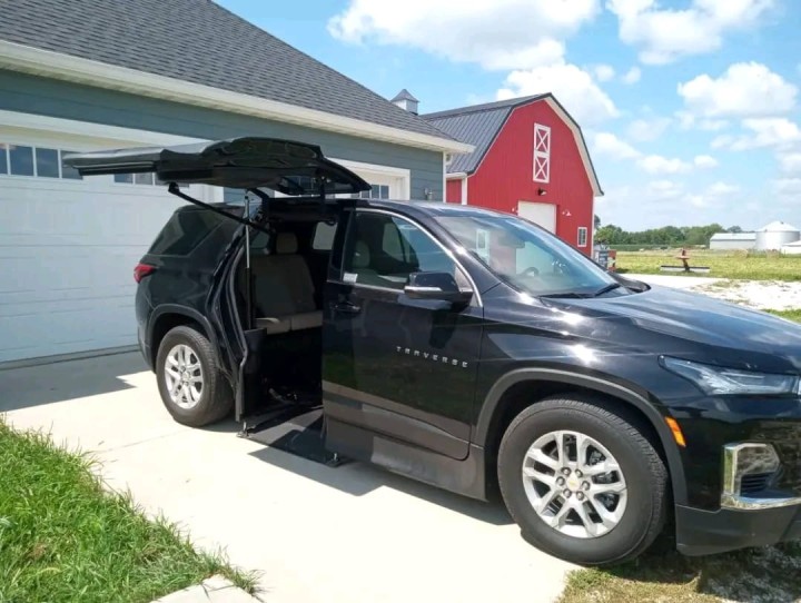 2022 Chevrolet Traverse Handicap Wheelchair Van