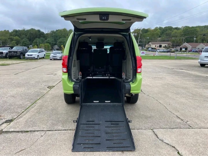 2015 Dodge Grand Caravan Handicap Wheelchair Van