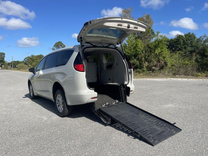 2017 Chrysler Pacifica LX Wheelchair Van