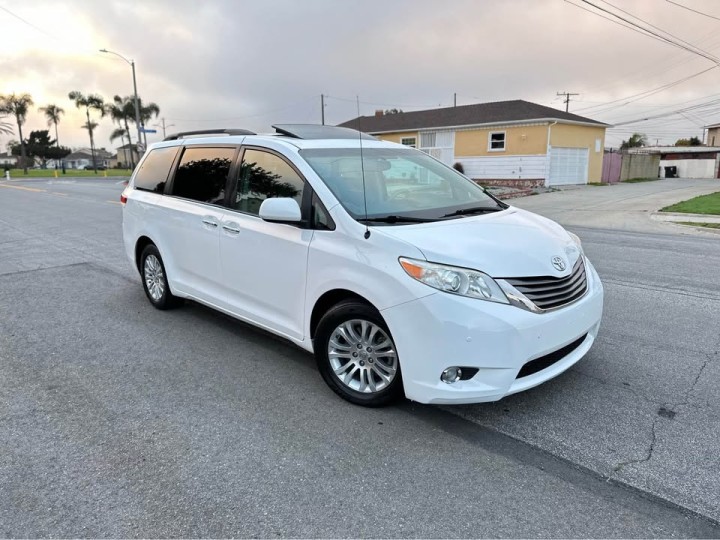 2013 Toyota Sienna Limited Minivan