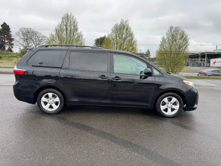 2015 Toyota Sienna LE Minivan