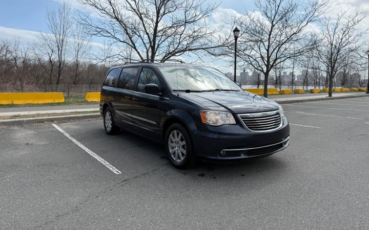 2014 Chrysler Town & Country Touring Minivan