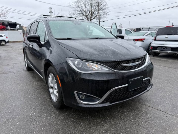 2017 Chrysler Pacifica Touring Plus Minivan