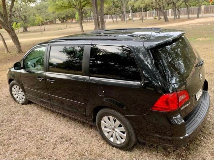 2012 Volkswagen Routan SEL Minivan