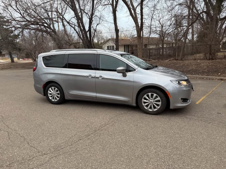 2018 Chrysler Pacifica Touring-L Minivan