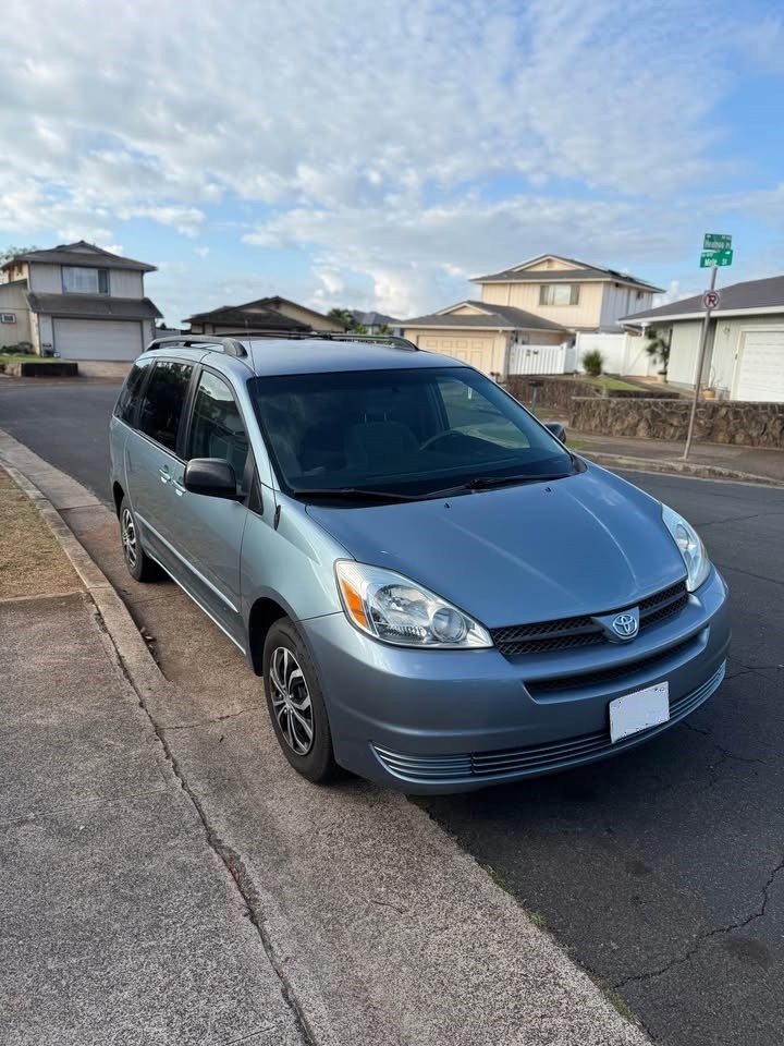 2005 Toyota Sienna LE Minivan