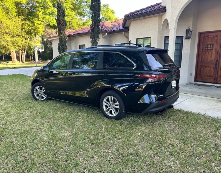 2022 Toyota Sienna XLE Woodland Edition Minivan