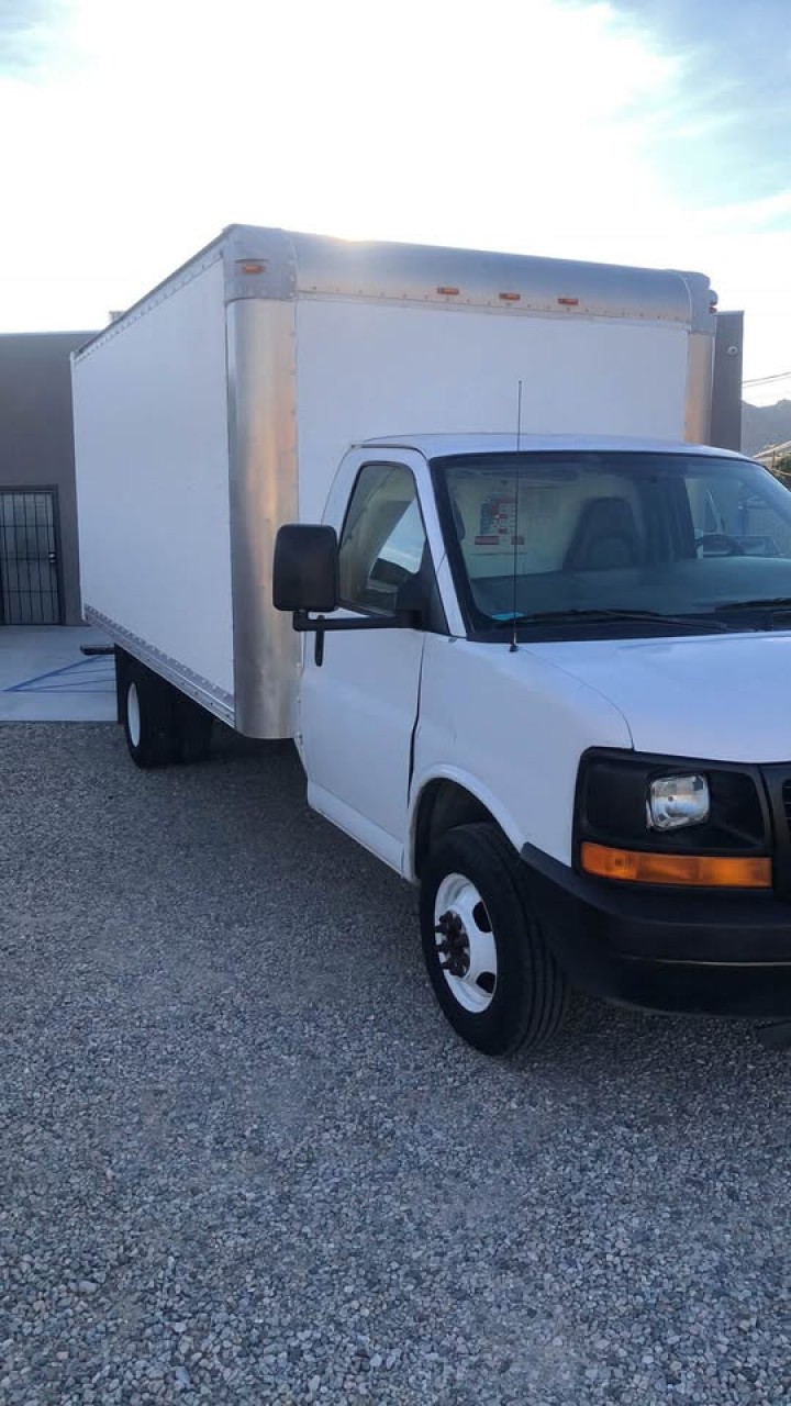 2005 GMC Savana Cutaway 14ft Box Truck