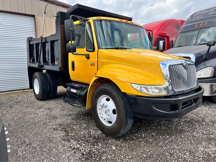 International DuraStar 4300 Dump Truck (DT466)