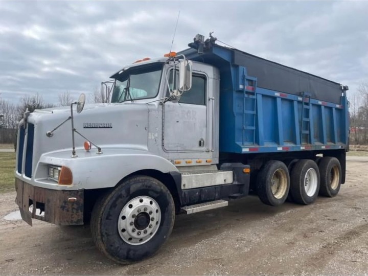 Kenworth T800 Tri-Axle Dump Truck