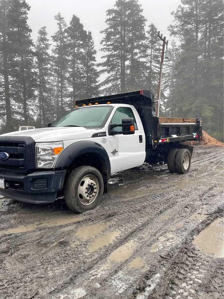 Ford F-550 Super Duty Dump Truck