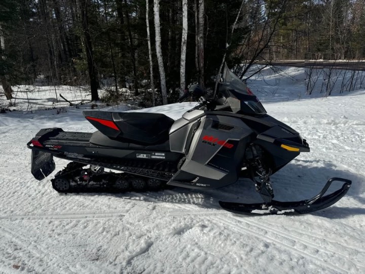 2015 Ski-Doo GSX 1200 4-TEC SE Snowmobile