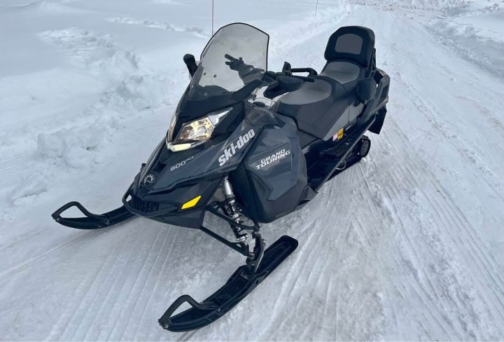 2016 Ski-Doo Grand Touring Snowmobile