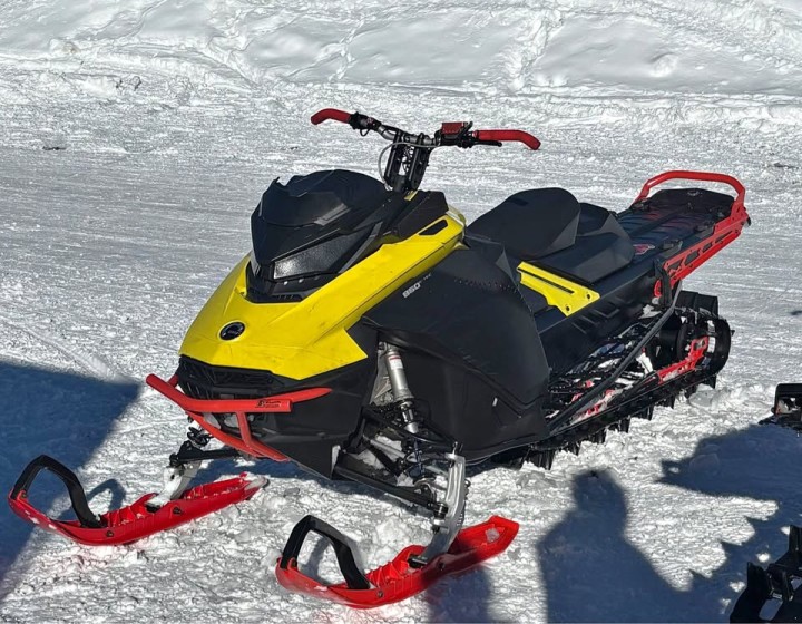 2017 Ski-Doo Summit 850 Snowmobile