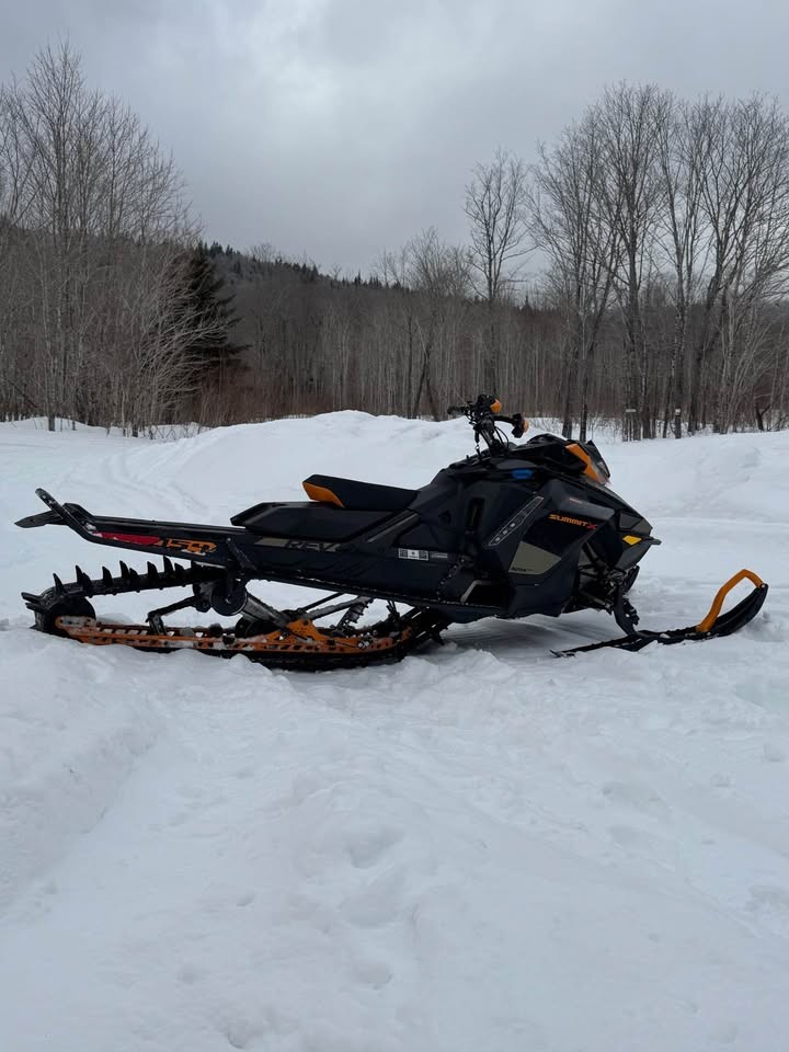 2020 Ski-Doo Summit X Snowmobile