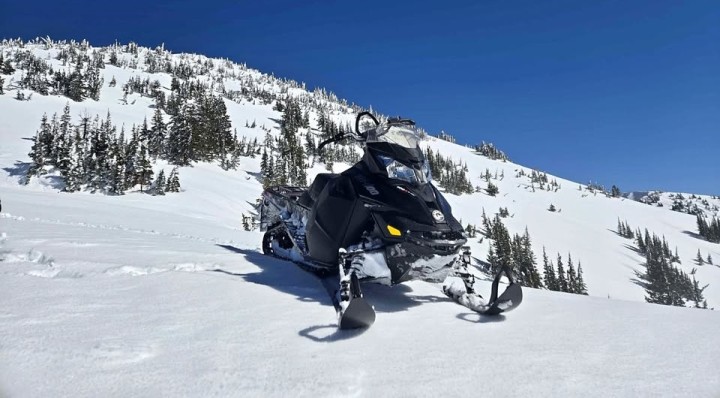 2016 Ski-Doo Summit X T3 163 Snowmobile