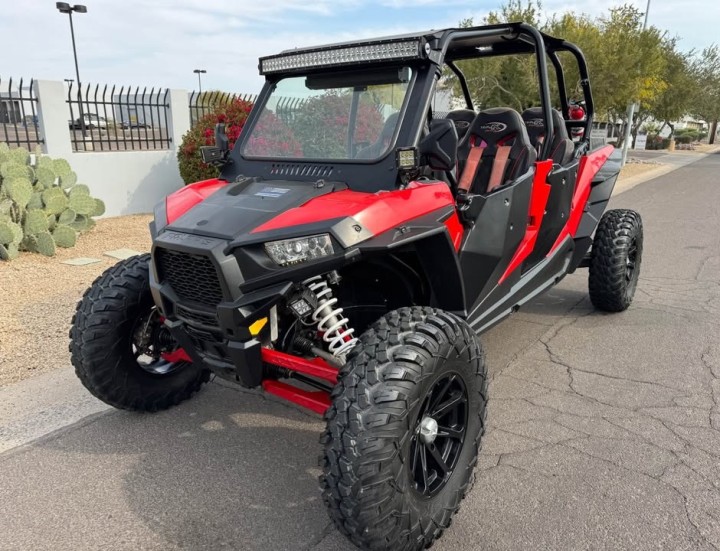 Polaris RZR 1000 UTV