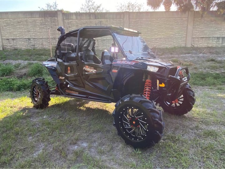Polaris RZR 1000 UTV