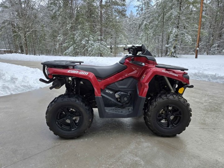 ATV Can-Am Outlander 570 XT