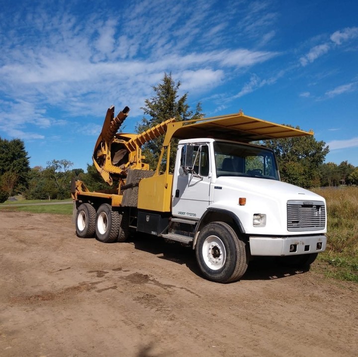 Freightliner 114SD Vermeer TS50 Tree Spade