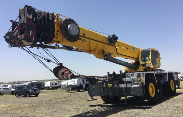 Grove RT9150E 150-ton Rough Terrain Crane
