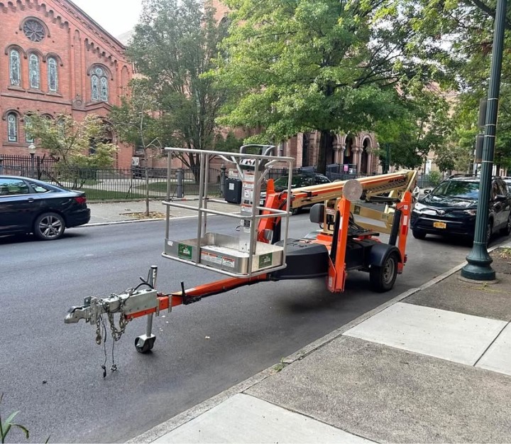JLG T350 Towable Boom Lift