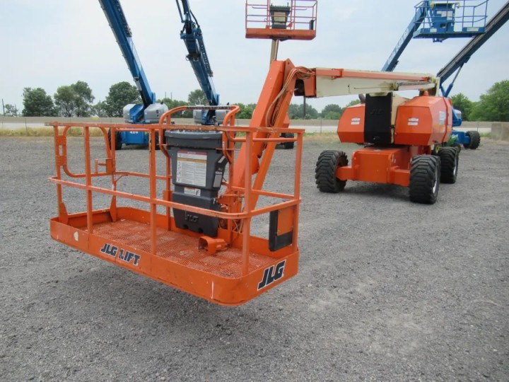 JLG 800AJ Articulating Boom Lift