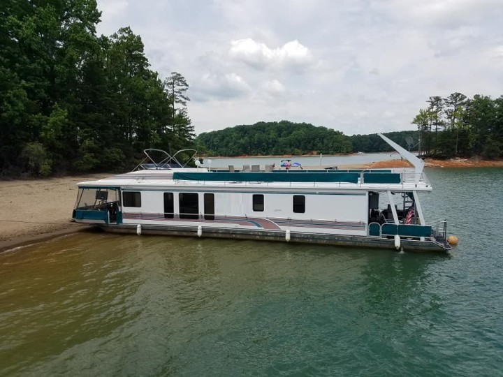 Fully-Equipped Houseboat on Lake Lanier