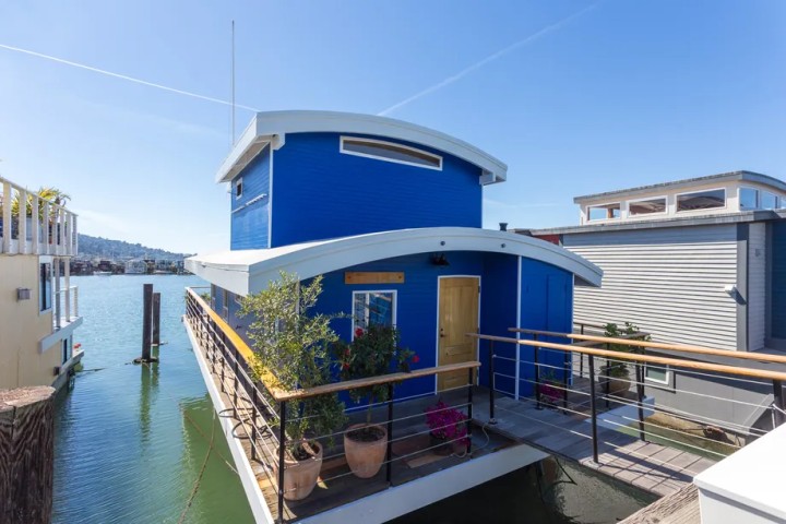 Houseboat in Sausalito - Floating Paradise